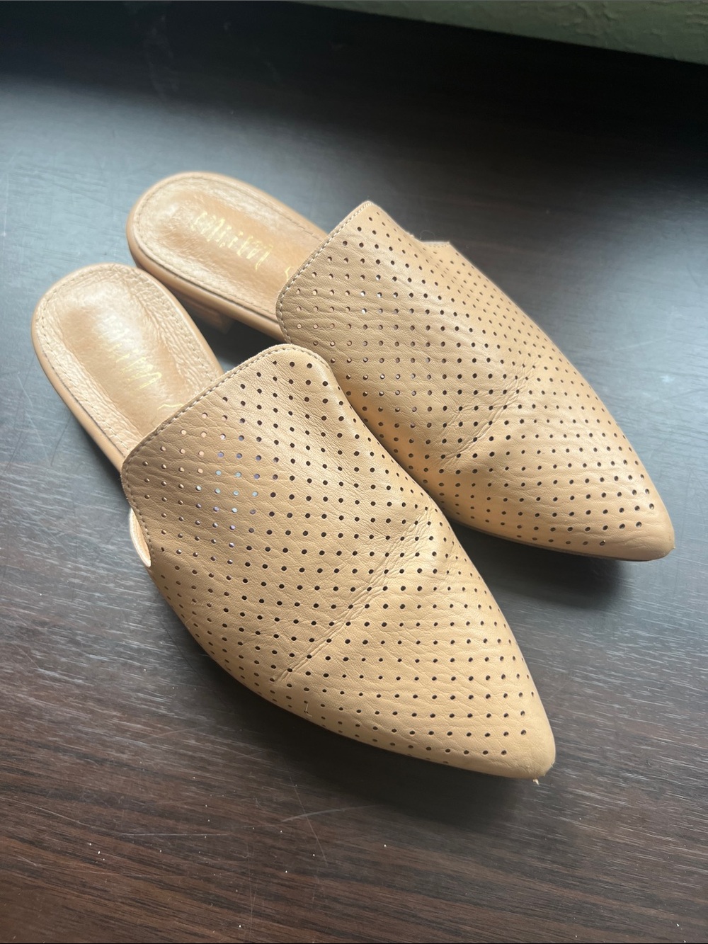Mi.im Perforated Pointed Toe Mule in Tan Lightweight Slip-On size 7